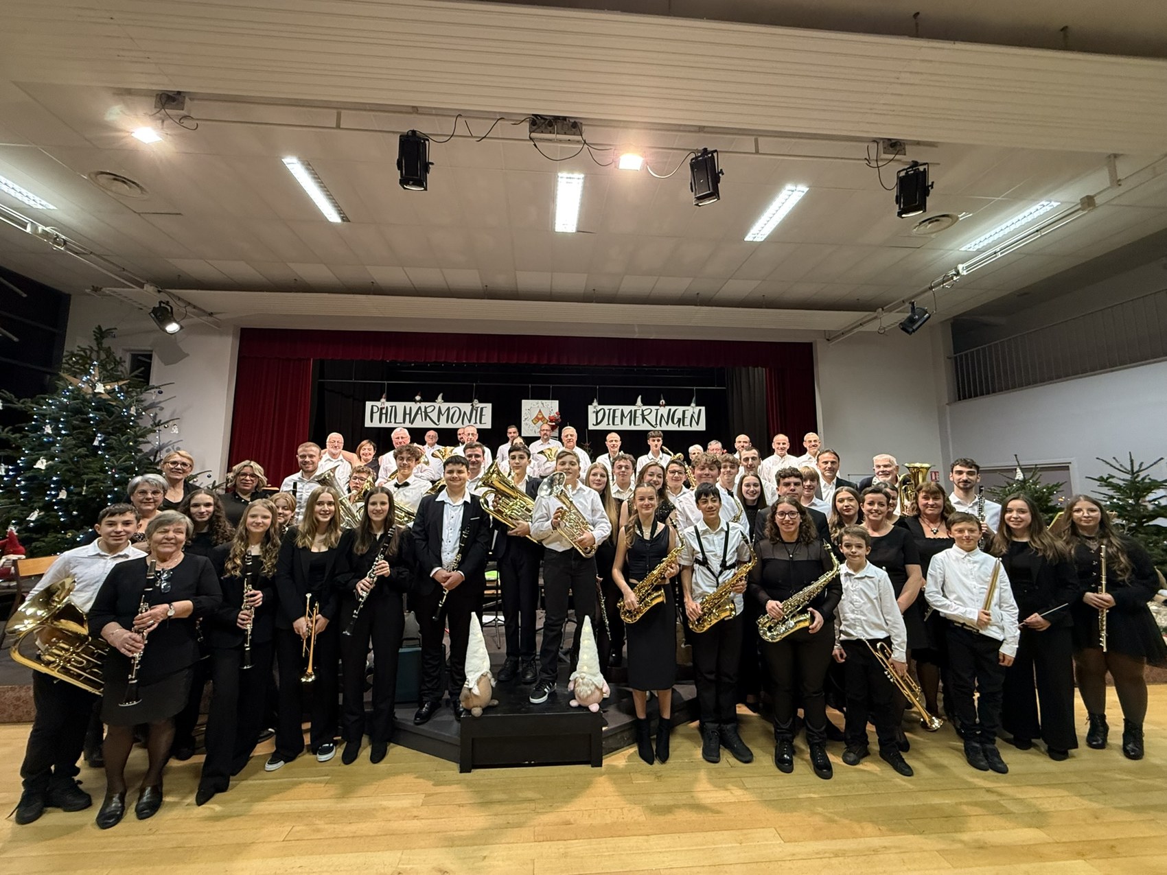 Les musiciens de la Philharmonie et des juniors réunis au concert de Noël 2025